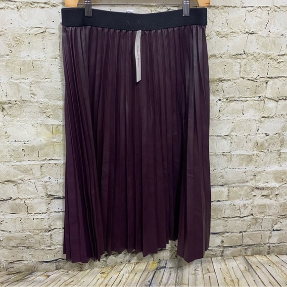 Calvin Klein Dresses & Skirts - Calvin Klein Aubergine Plum Purple Pleated Stretch Waist Skirt